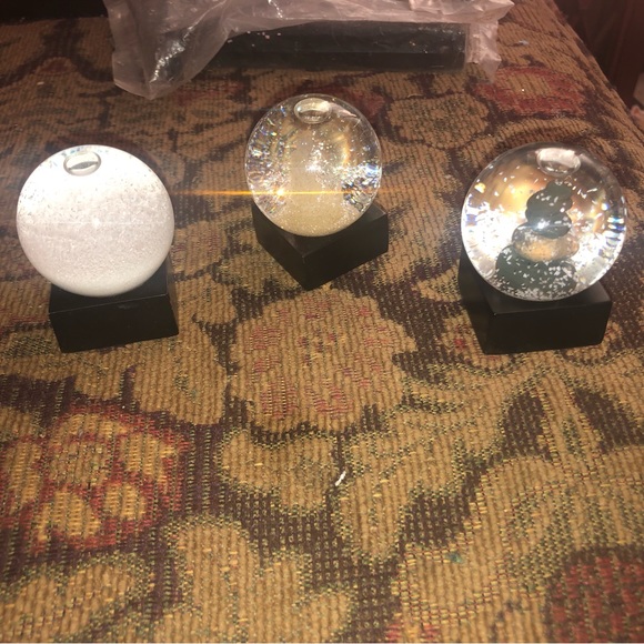 Snow globes - Picture 3 of 3